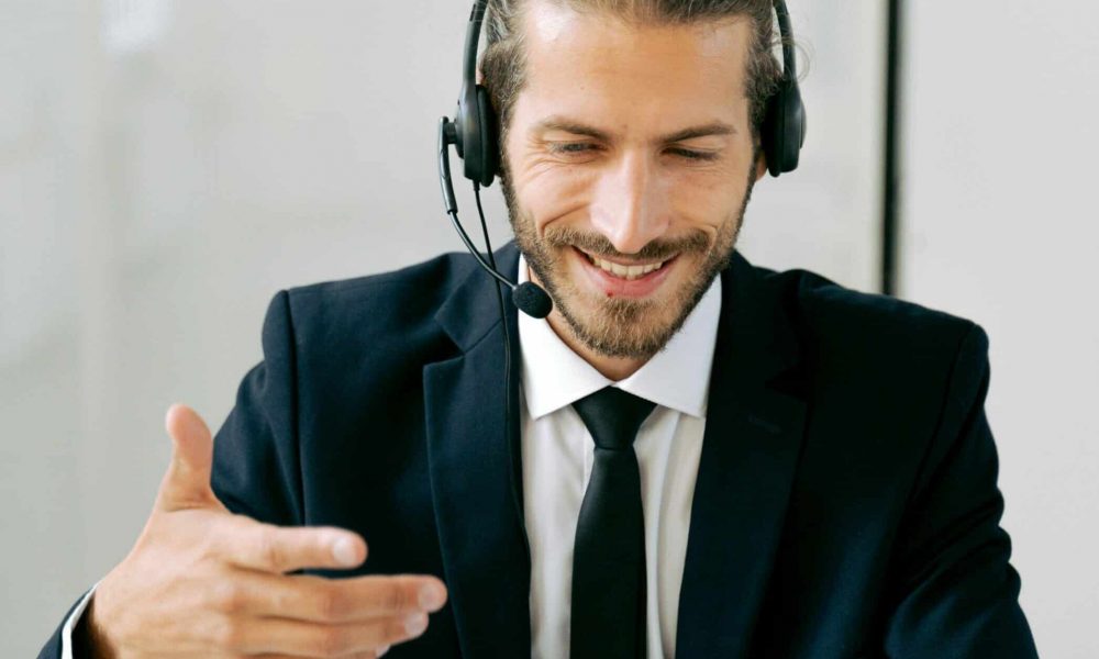 Call-center-man-working